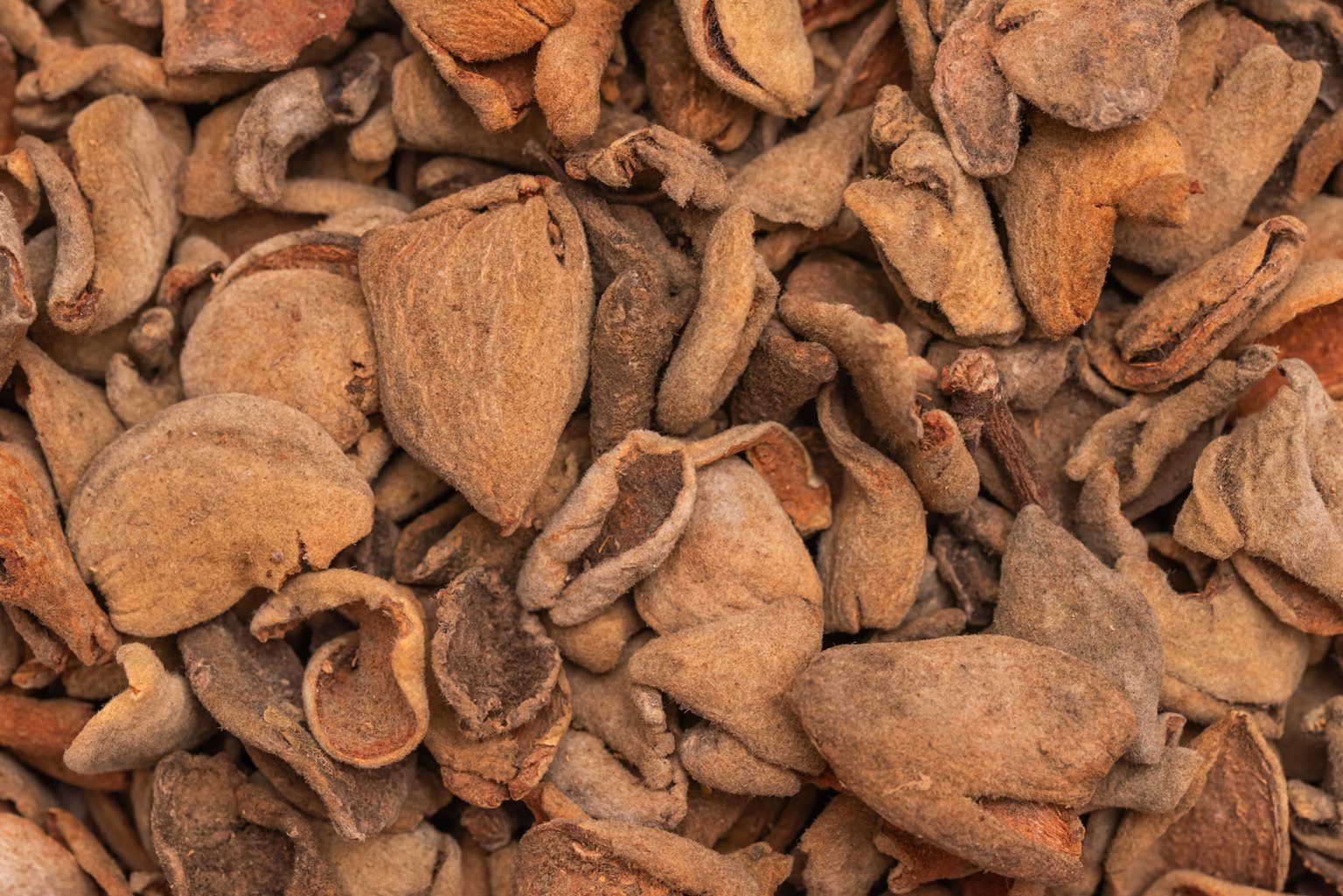 Capota de almendra para uso como biomasa agrícola a granel